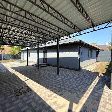 Продам новий будинок з басейном в центрі міста (пр. Миру/Пушкіна)