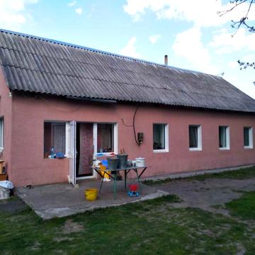 Компактний теплий будинок в селі Барахти