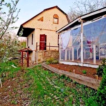 Продається 2 поверхова дача у Високому.