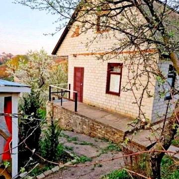 Продається 2 поверхова дача у Високому.