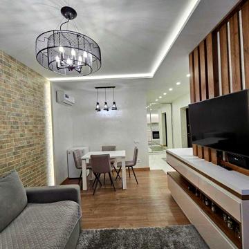 Двокімнатна квартира 47m2 з дизайнерським ремонтом в сучасному ЖК