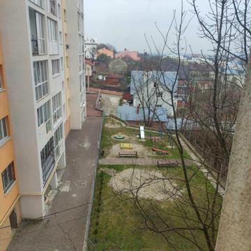 Кирила Студинського вул., 6