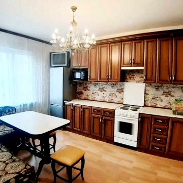 Європейського Союзу 19а, простора квартира 75м. Будинок 2007 року.