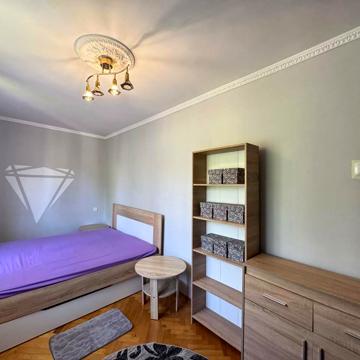 Золота вул. (), 30