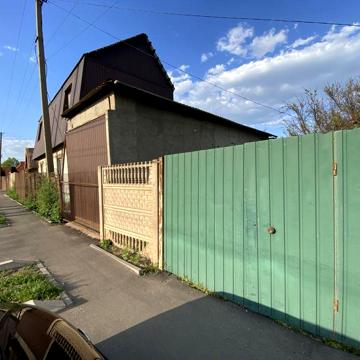 Продається будинок в центрально - міському районі .