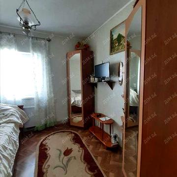 Будинок на два входи. Заходь та живи!