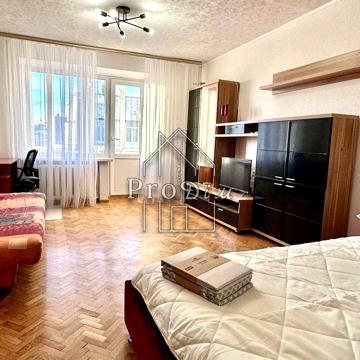 Продаж 1 к квартири вул.Чеська 4. Печерськ.
