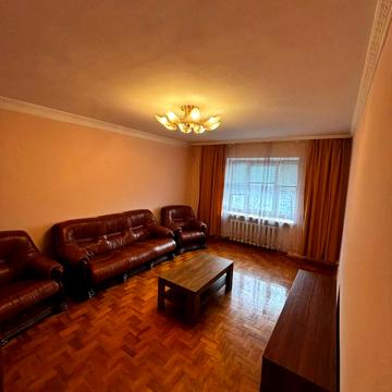 Ревуцького вул., 5