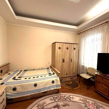 Оренда 2-х кімнатної квартири. Центр. Світло завжди. Паркування.