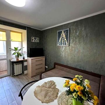 Продаж без комісії 2 к.квартира з ремонтом!  3 балкони! 2 кладовки!