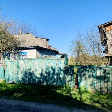 Продаж будинку з землею