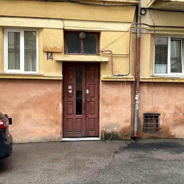 Власник 2-х кімн старий фонд  центр 60 м2