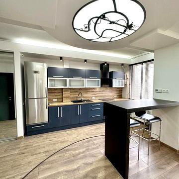 Продам 2-х к. квартиру с паркингом инд. газ. отопл. клубный дом