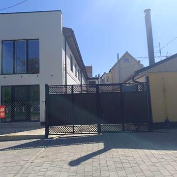 Продається будинок під комерцію