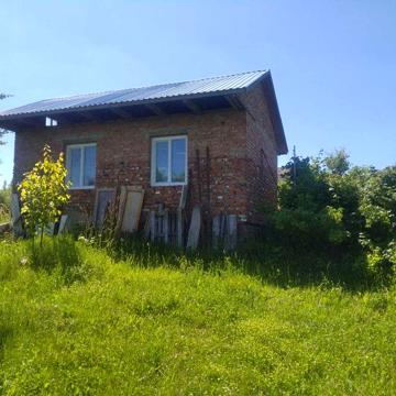 дачний будинок-ділянка= 0.15га. та будинок під магазин або житло.