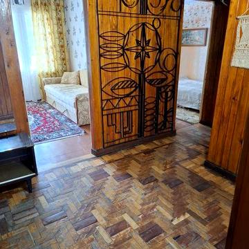 Сдам 3-х комн. кв-ру. в р-не 10-й школы.