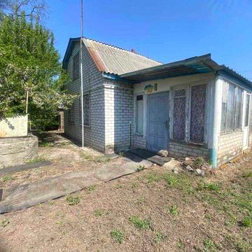 Продається цегляний будинок в селі Погреби Полтавська область