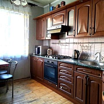 Драгоманова вул., 25