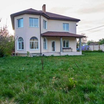 Дом 130м М. Академгородок 500м. Можно на сезон или на год.