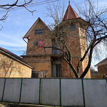 Продається 5ти кімнатний будинок біля вул.  Хотинська