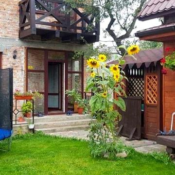 Оренда першого поверху будинку . М. Сколе