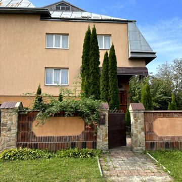 Світла вул.