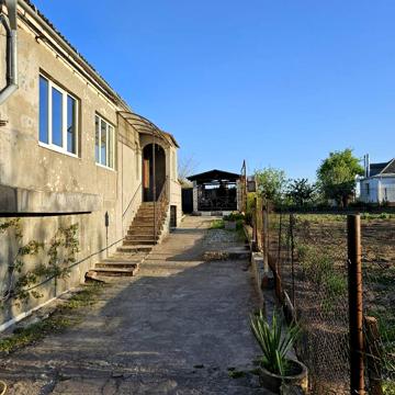 Бережна вул., 219
