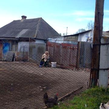 Продам два дома подряд с  большим земельным участком