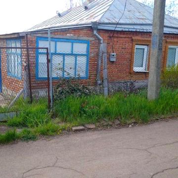 Продам два дома подряд с  большим земельным участком