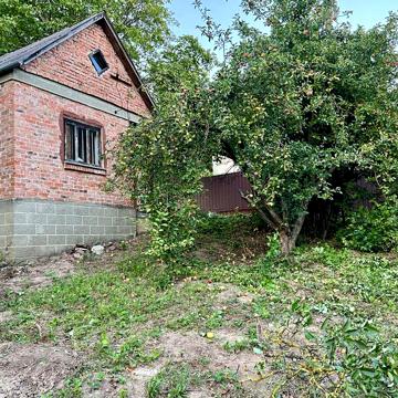 Продається будинок з земельною ділянкою 6 сот. 16000$ торг.