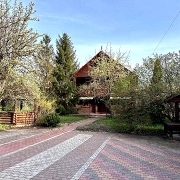 Будинок зі зрубу  у с. Копилів.  35 хв.  від метро ‘’Золоті ворота’’.