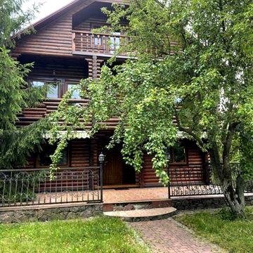 Будинок зі зрубу  у с. Копилів.  35 хв.  від метро ‘’Золоті ворота’’.