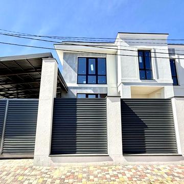 Новий сучасний будинок в стилі хай-тек. Без комісії