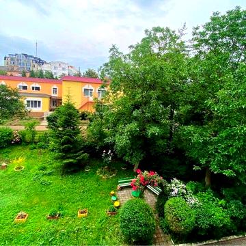 Власна 2-кімнатна квартира в центрі , біля озера .