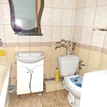 Продам 2кв 2/5эт  Широнинцев 40 б