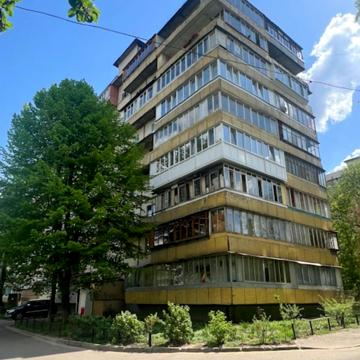 Чорнобильська вул., 11