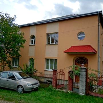 Власний будинок з великою земельною ділянкою. с.Унятичі