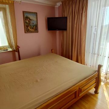 Академіка Євгена Лазаренка вул., 48а