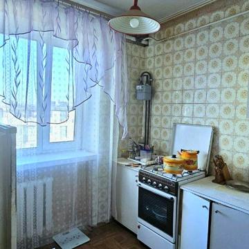Нижньодніпровська вул., 18