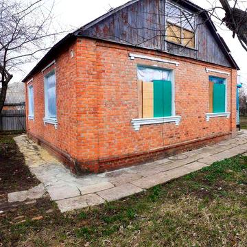 Продам будинок у Люботині (Центр торг).