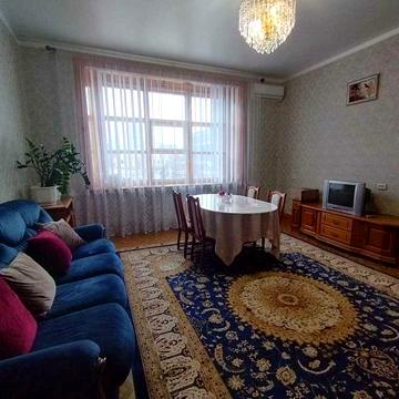 Євгена Котляра вул. (Червоноармійська), 8/10в