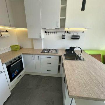 Простора квартира 45 м2 з ремонтом! Газове опалення! Меблі та техніка!