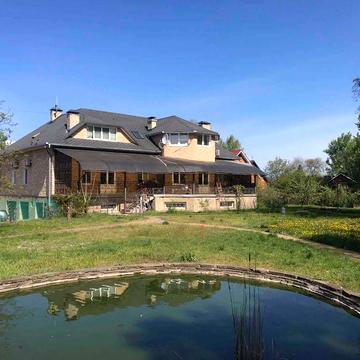 Продам 2-х поверховий будинок 576м2 на ділянці 24 сот, гарний стан.