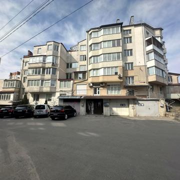 Степана Бандери вул., 9/2