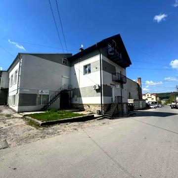 Базарна вул., 8