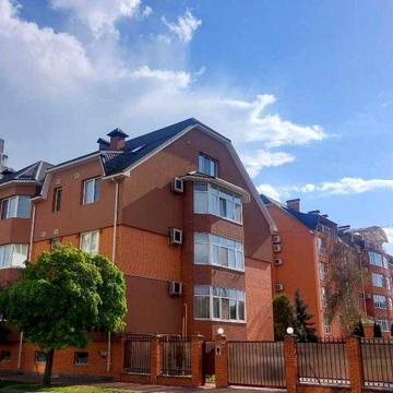 Новобудова в Центрі міста, паркова зона []