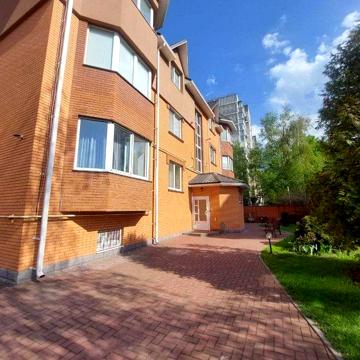 Новобудова в Центрі міста, паркова зона []