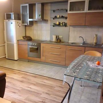 Академіка Булаховського вул., 5б