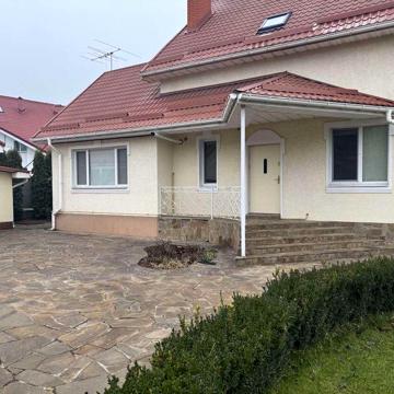 Будинок у Щасливому з басейном та сауною. Поряд Гора, Проліски.