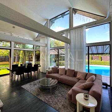 Продажа дома с бассейном, Березовка